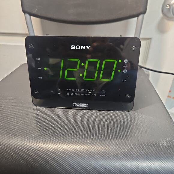 Sony Dream Machine ICF-C414 AM/FM Clock Radio – Large Green LED Display, Dual Al - Picture 1 of 5